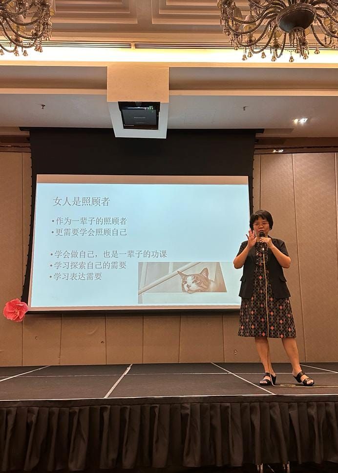 郭富美提醒姐妹们：“女人是照顾者，照顾别人之前要先爱自己，探索及表达自己的需要”
