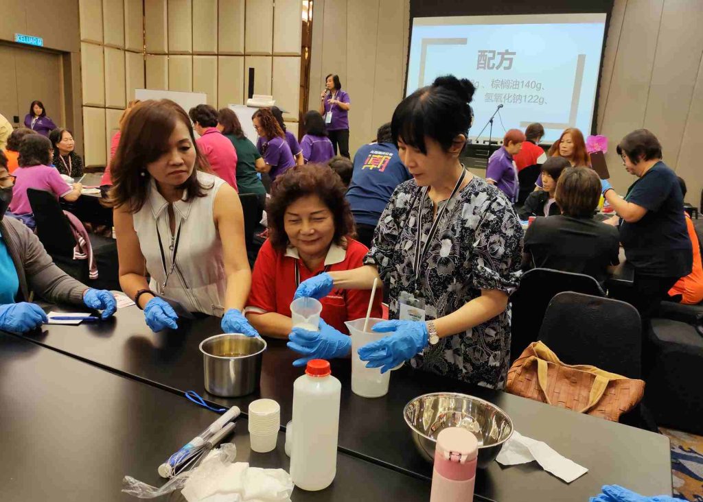 导师教的家事皂去油功效佳，是煮妇的好帮手！