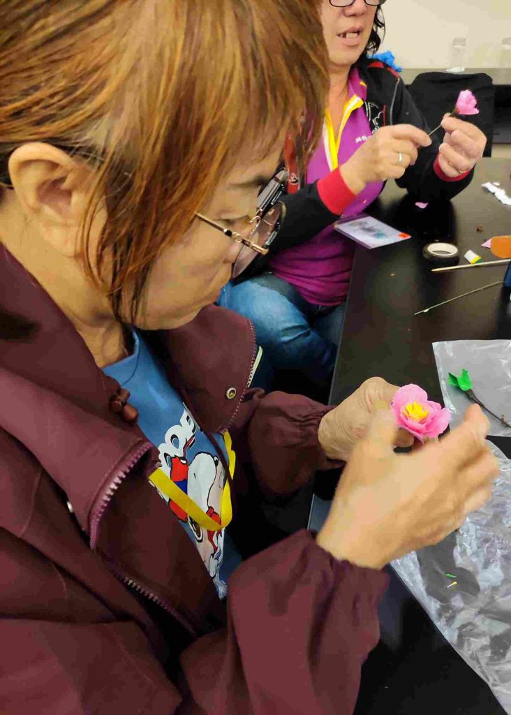 营员做出来梅花逼真好看