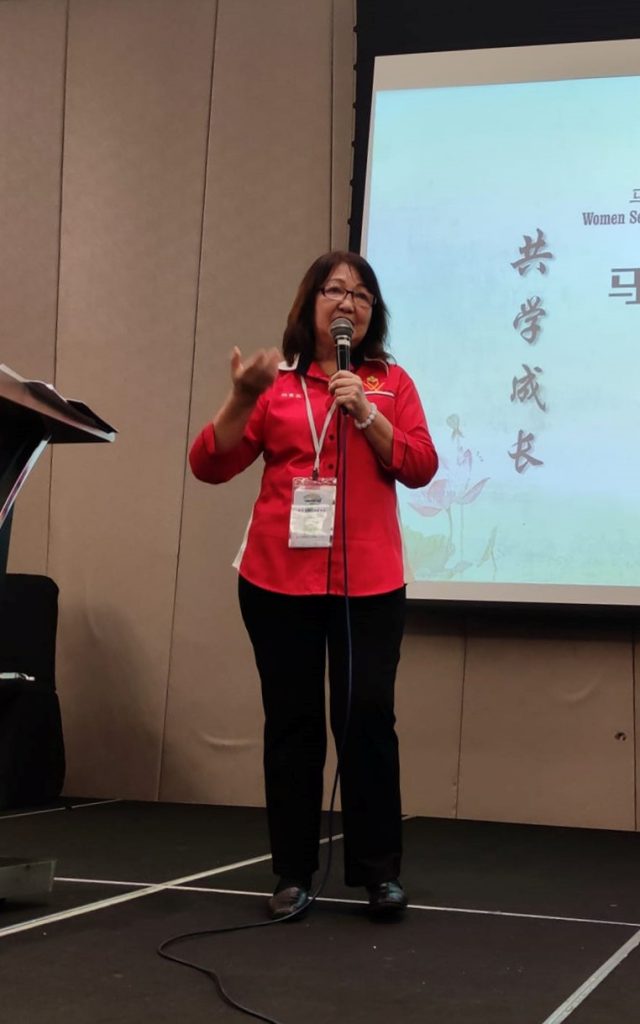 【民风民俗杂谈讲座】 分享：马潮联妇文化局主任杨赛英乡姐 潮州人的时年八节，逢年过节潮州人主要是祭拜祖先。