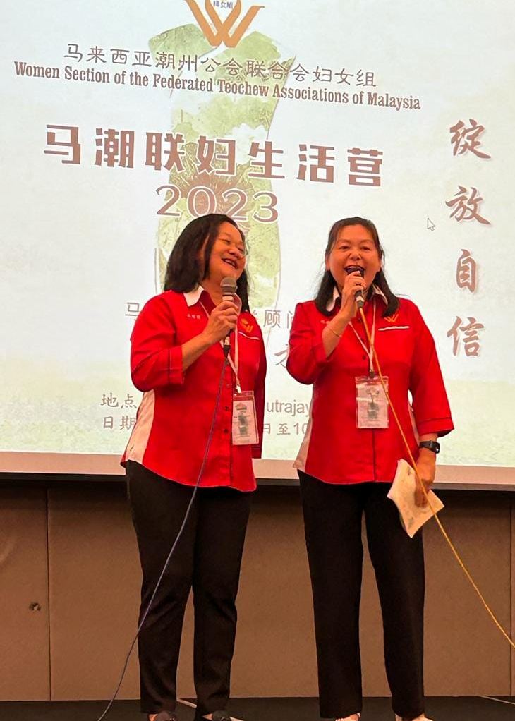 开幕礼司仪庄丽莉和纪莉叶